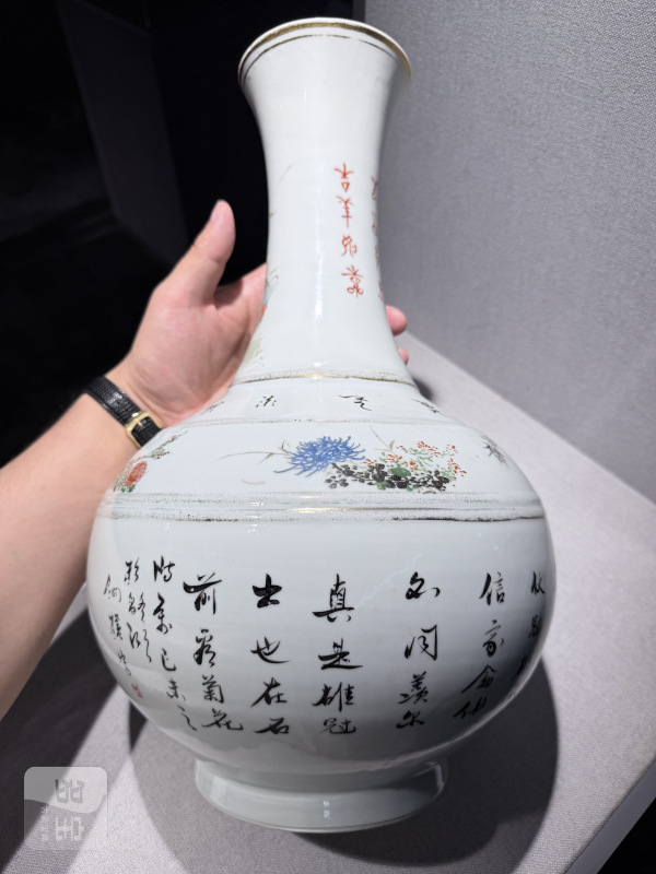 清晚期 浅绛彩大吉图赏瓶 - 图2